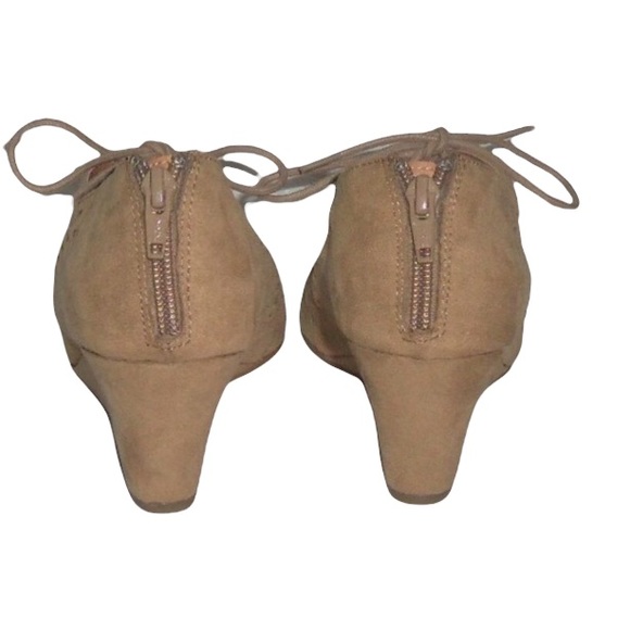 Jaclyn Smith Tan Effie Lace Up Back Zip Wedge Sandals - Sz 7 - Picture 5 of 14